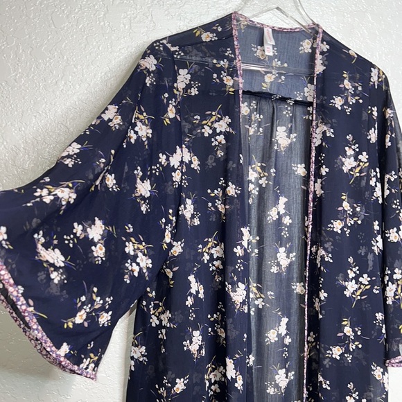 Long Sleeve Floral Cardigan Cover Up - Picture 3 of 6